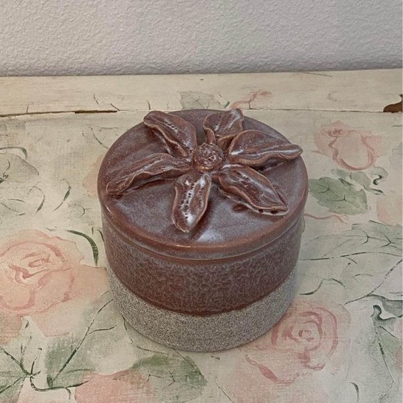 Other - NWOT Antique Rose Flower Round Jewelry Storage Box